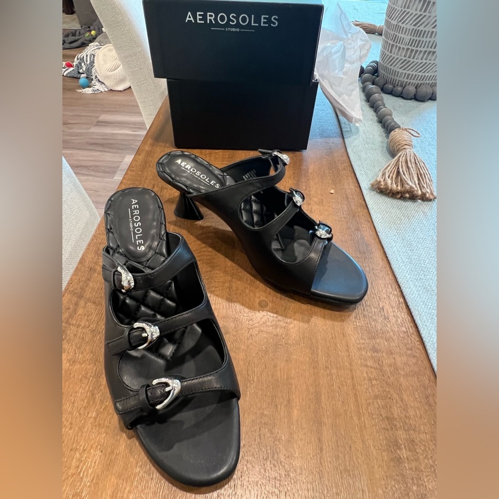 Brand new with tags AEROSOLES Black Buckle Heeled Sandals size 9